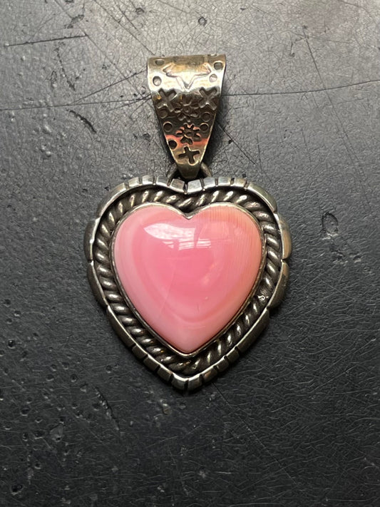 Pink Conch Heart Pendant | 925 Sterling Silver E959