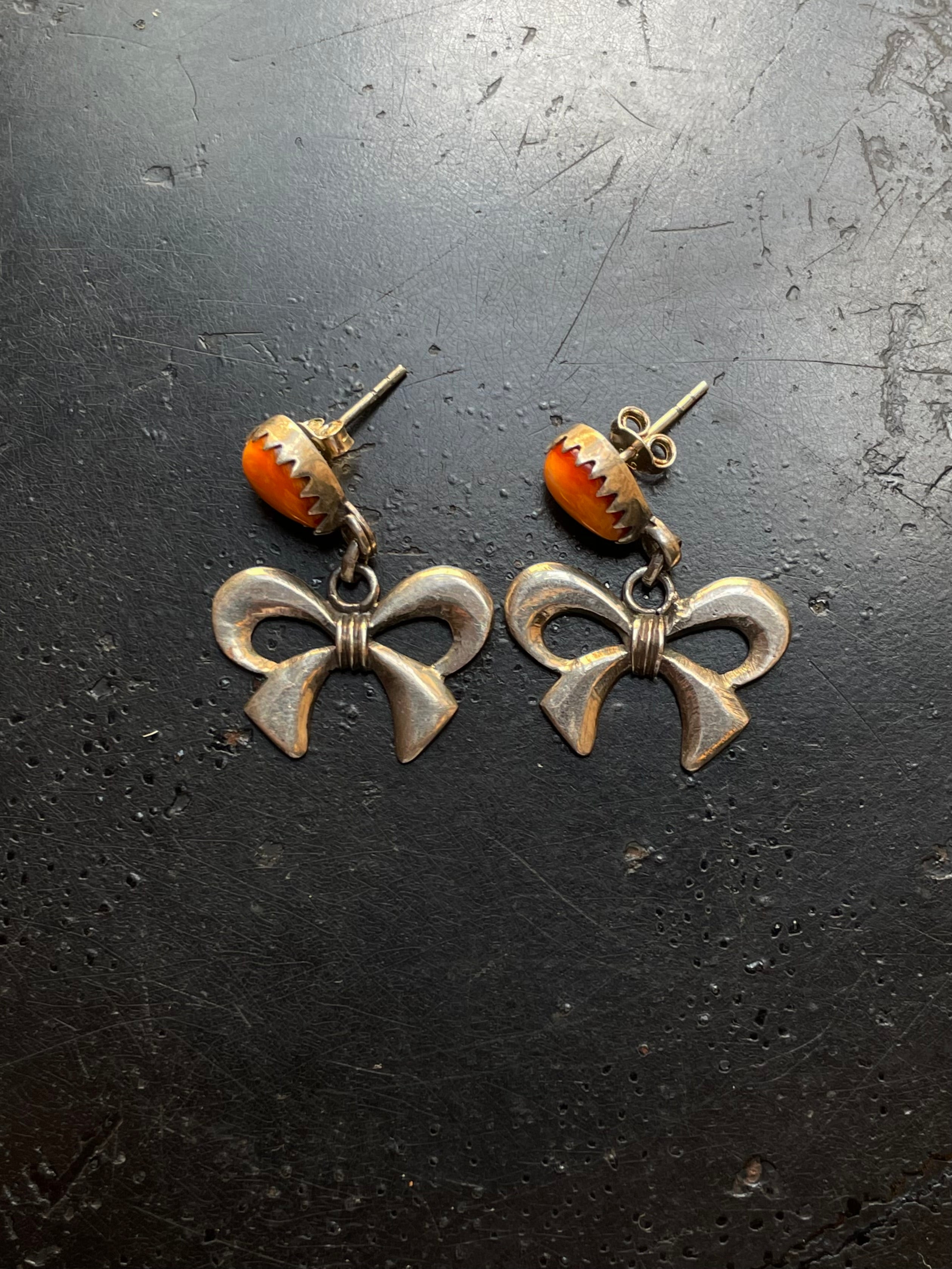 Spiny Oyster Bow Stud Earrings | 925 Sterling Silver G652