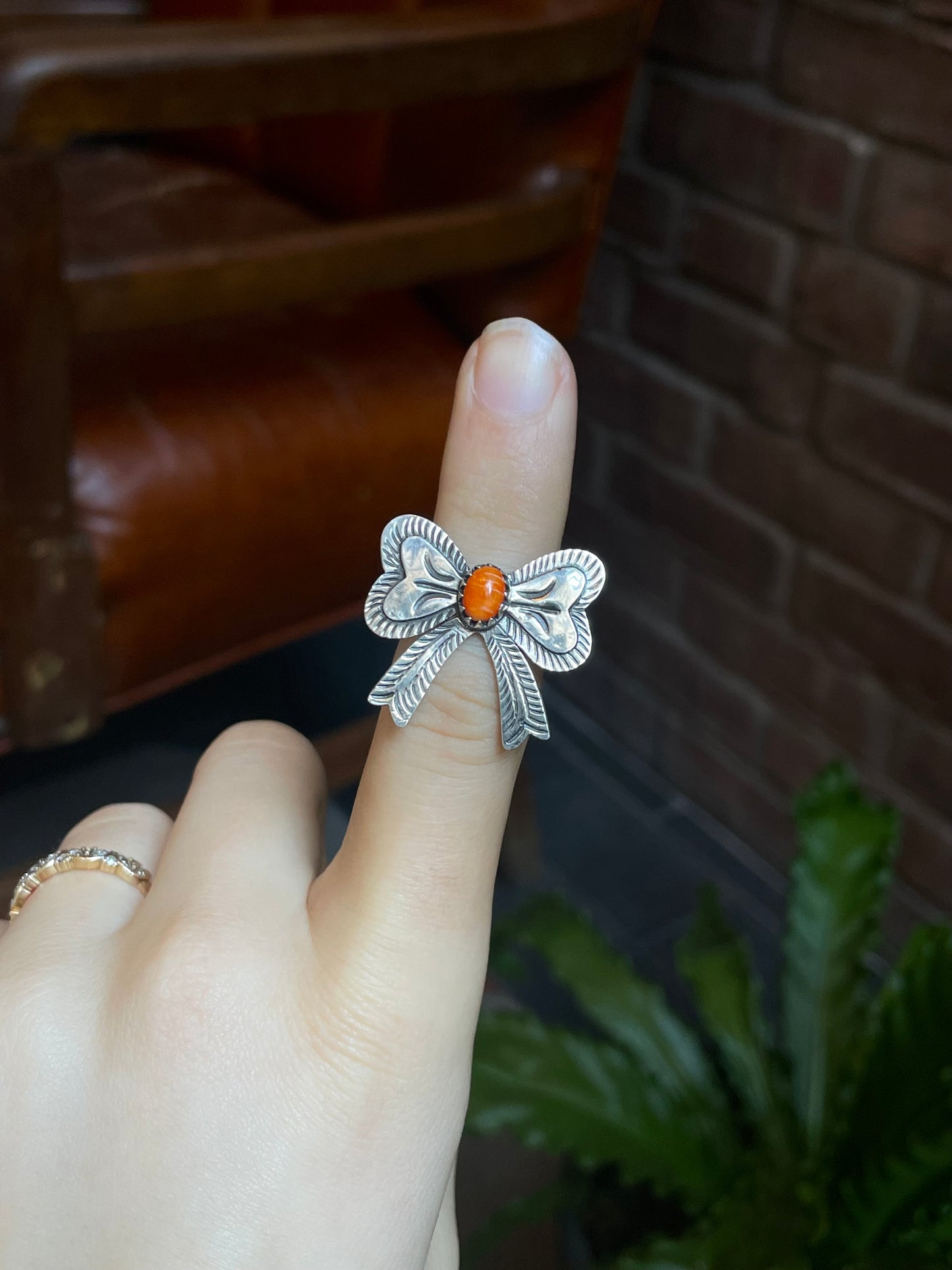 Spiny Oyster Bowtie Ring | Sterling Silver | Size 6 | A091