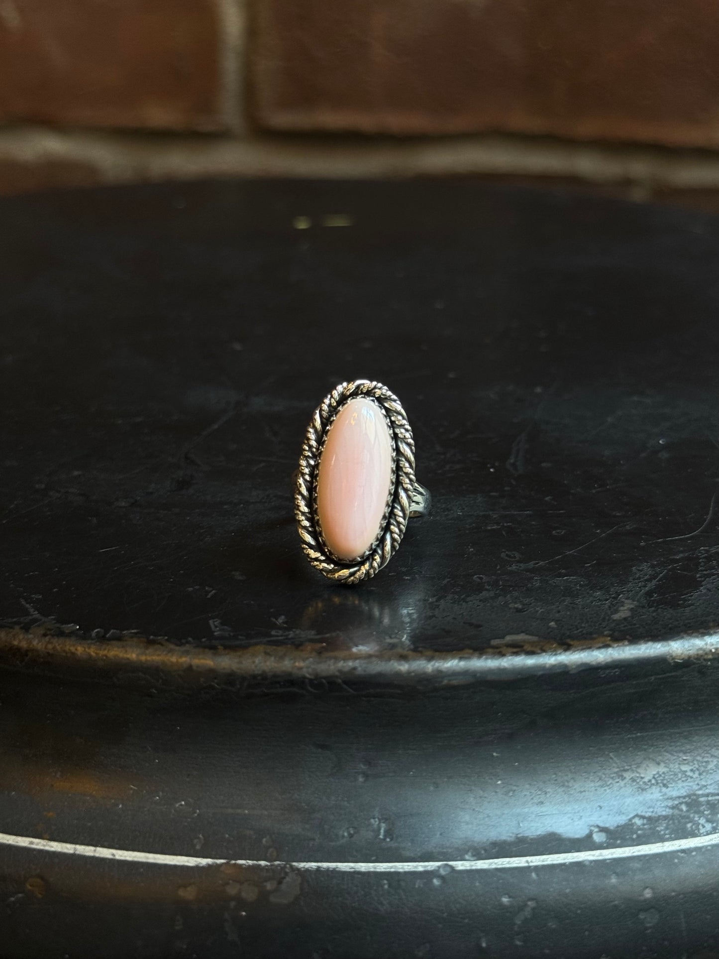 Pink Conch Oval Ring | Sterling Silver | Size 9 | C162