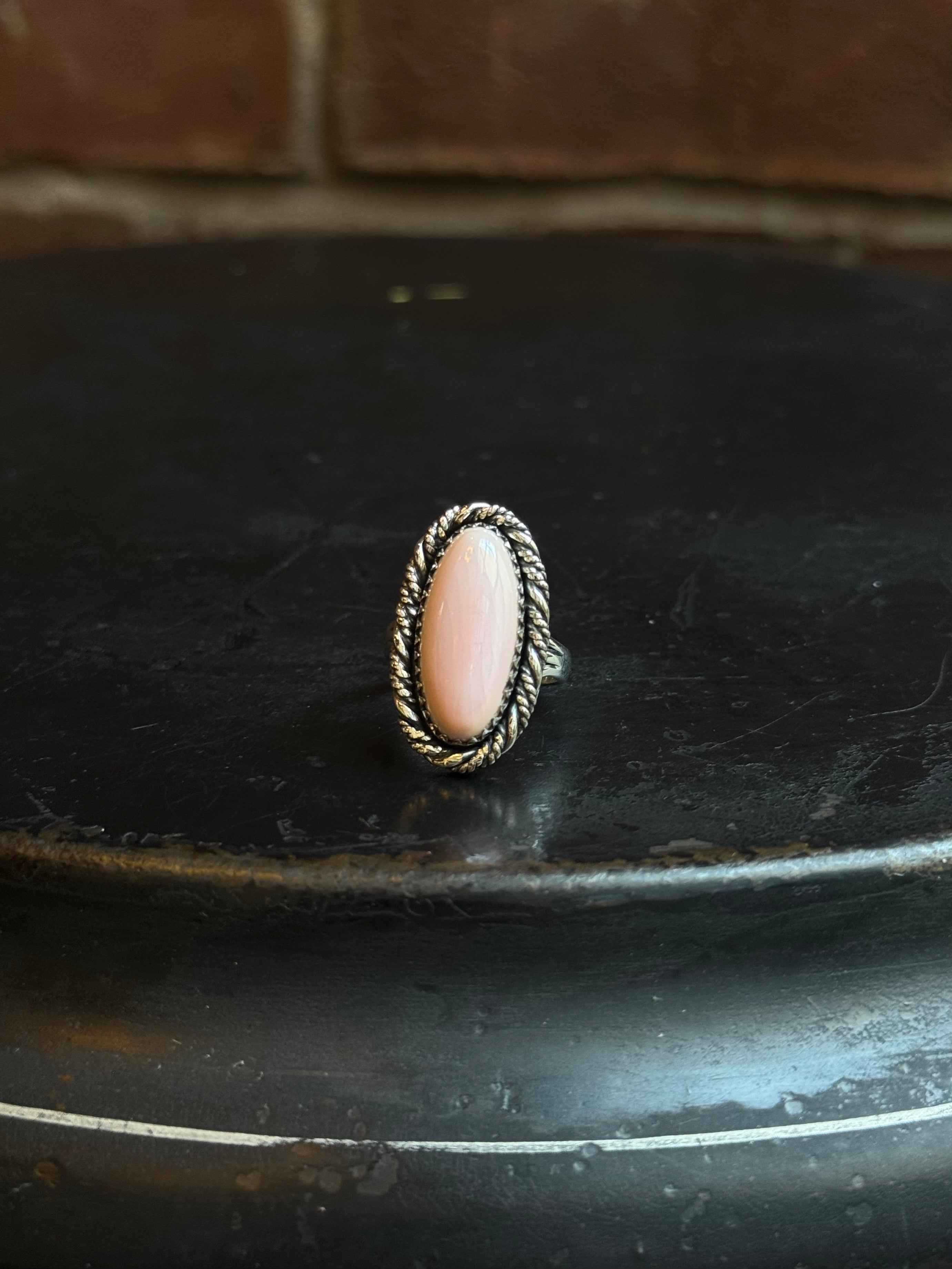 Pink Conch Oval Ring | Sterling Silver | Size 9 | C162