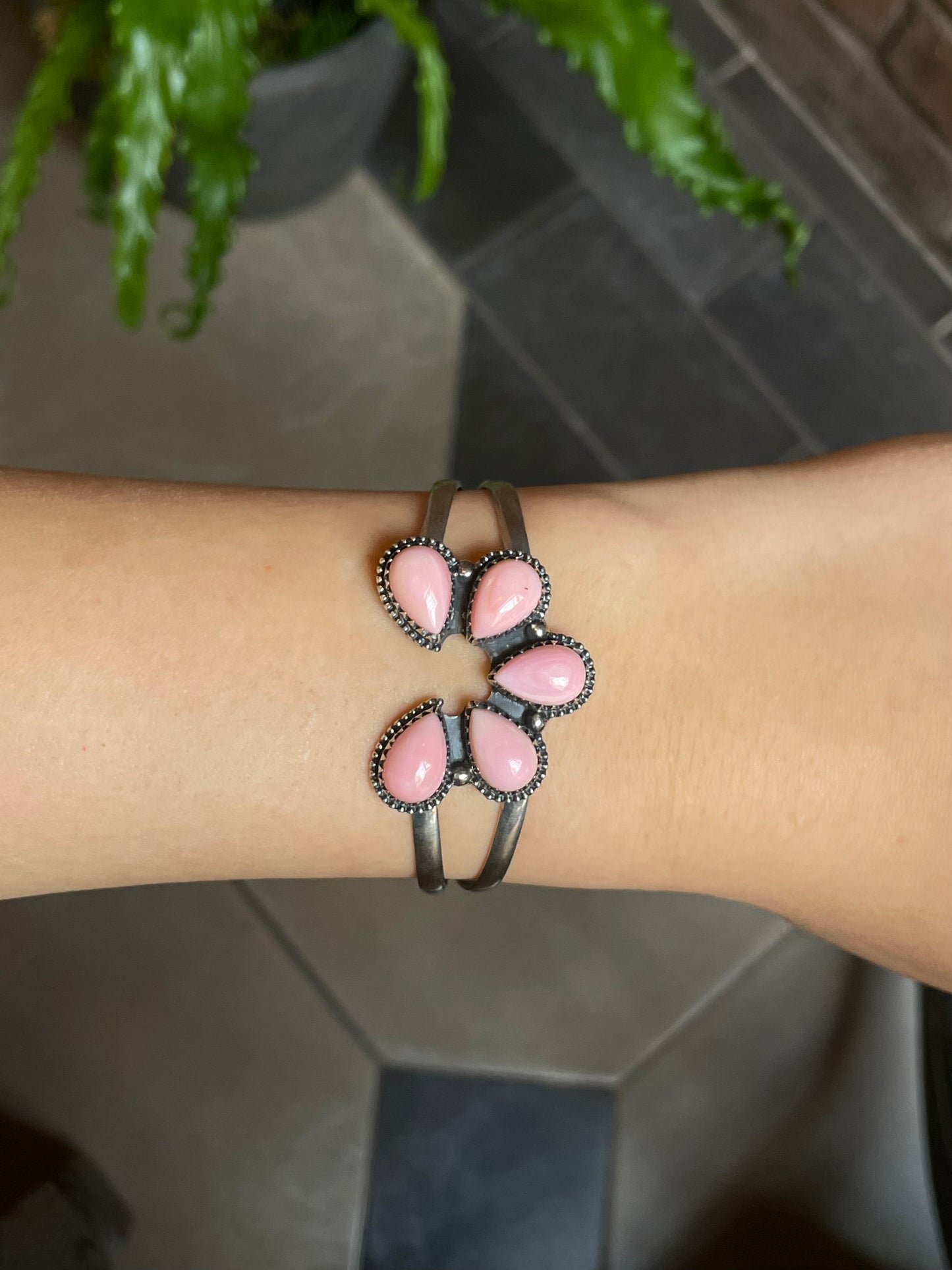 Pink Conch Naja Cuff | 925 Silver E536