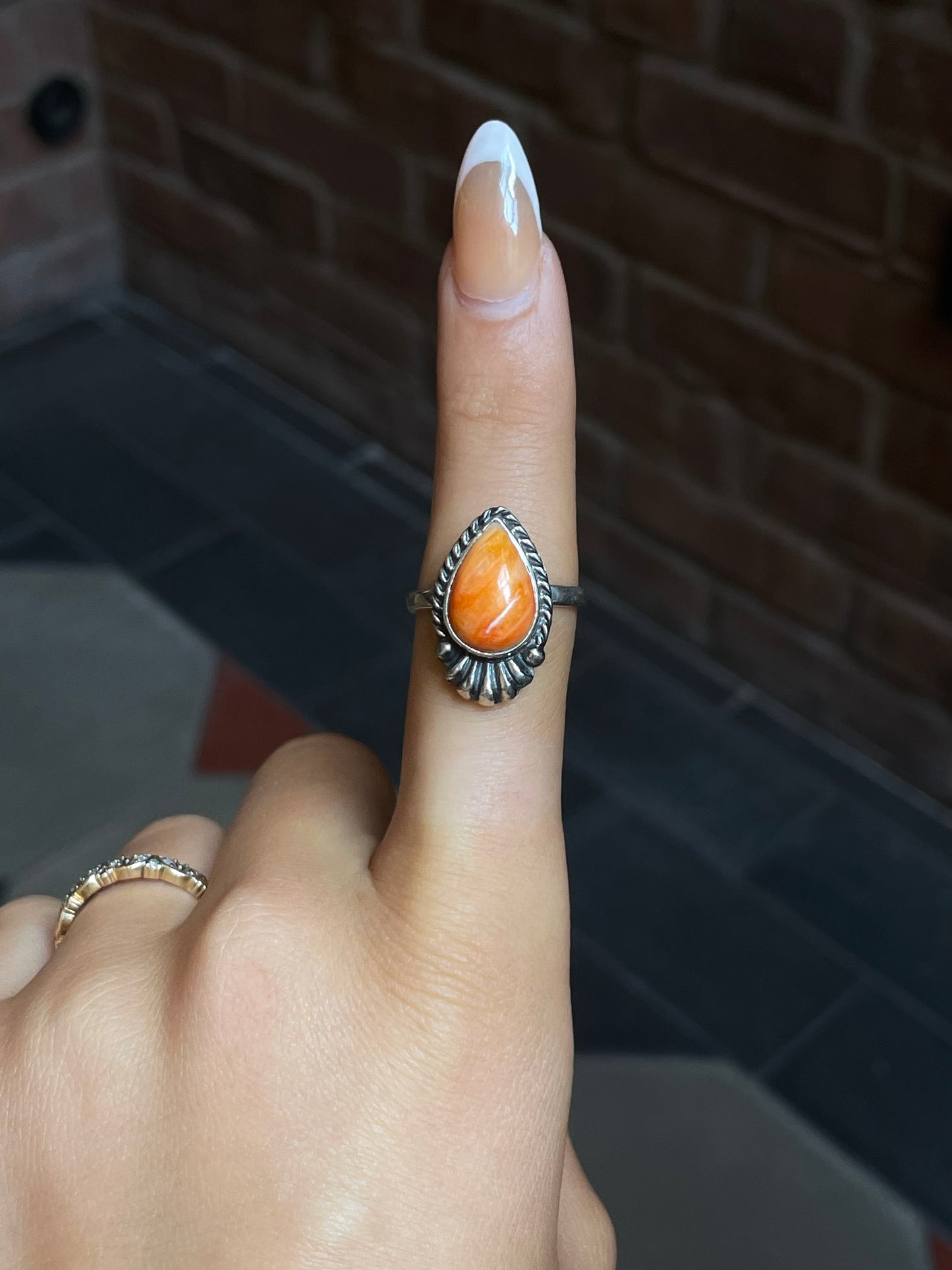 Spiny Oyster Teardrop Ring | Sterling Silver | Size 9 | A739