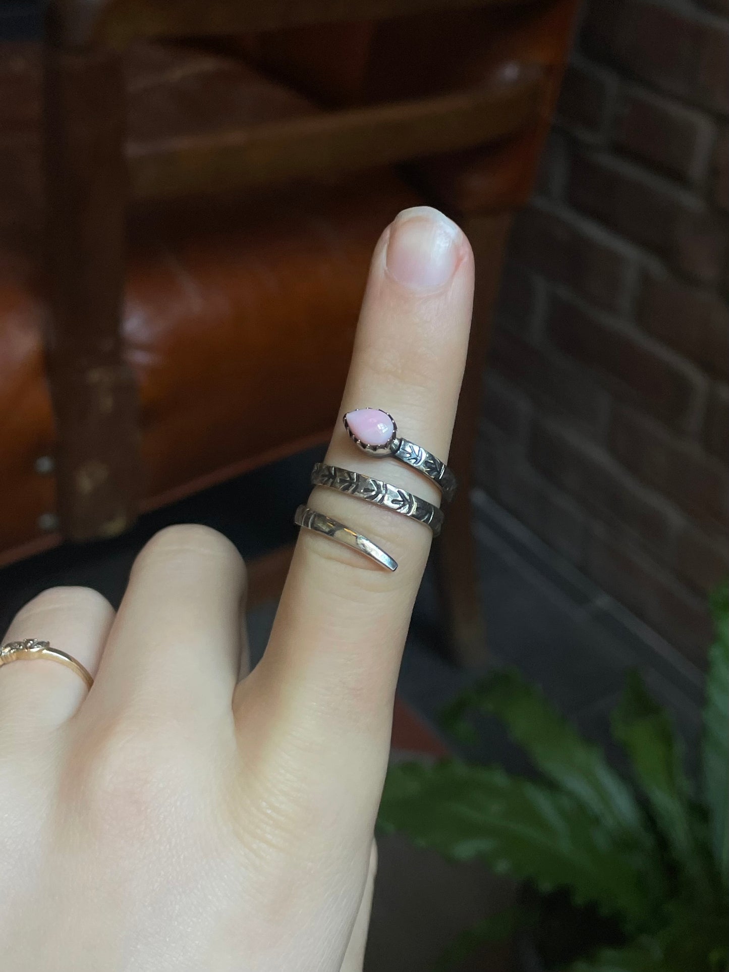 Pink Conch Snake Ring | 925 Sterling Silver Size 7.5 E459