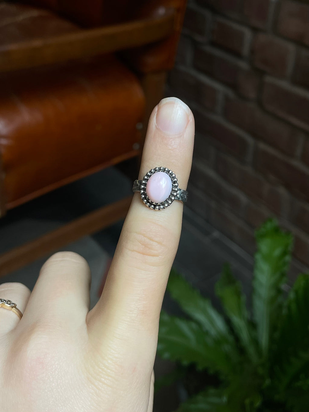 Pink Conch Oval Ring | Sterling Silver | Size 5 | A233