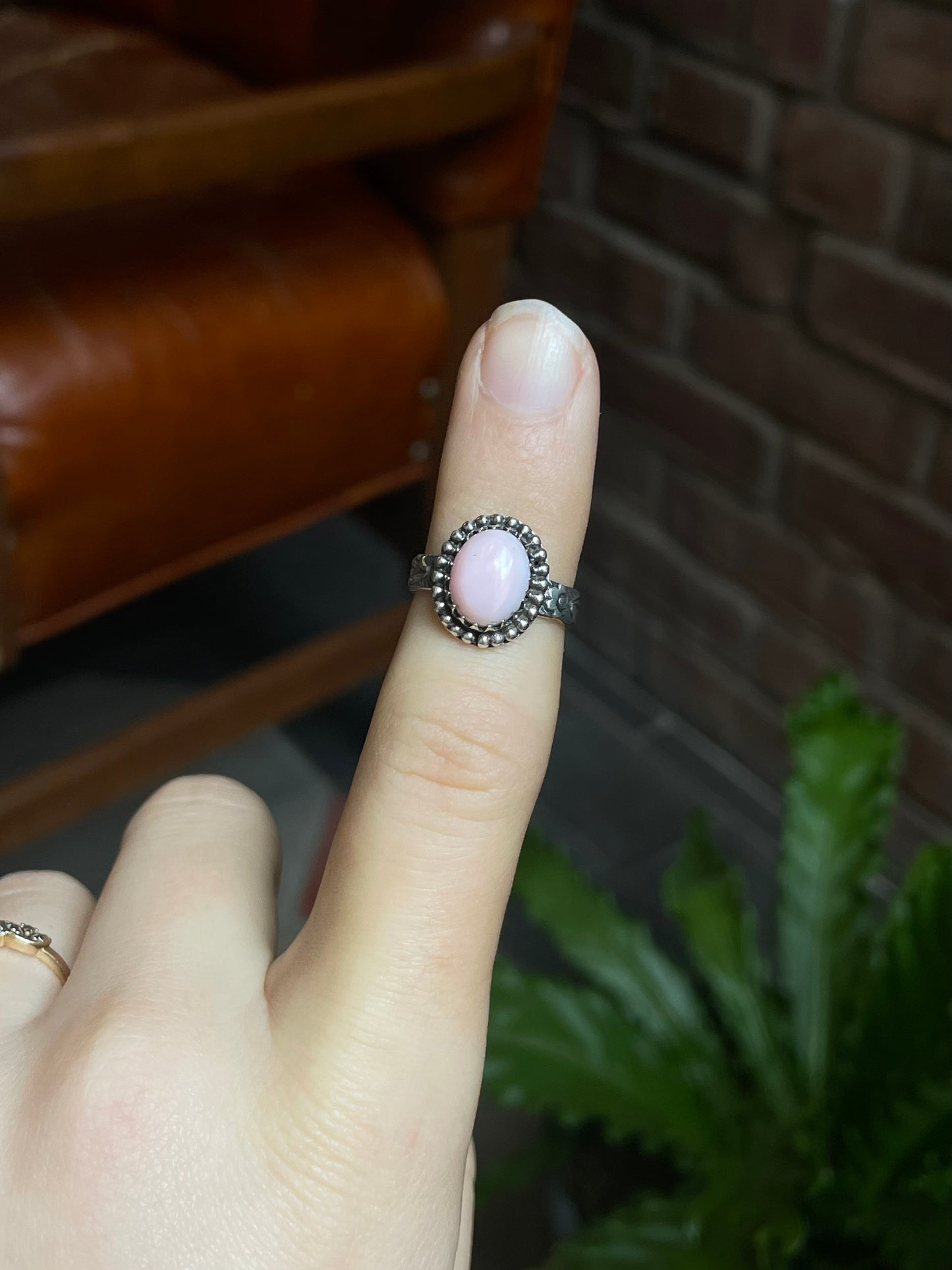 Pink Conch Oval Ring | Sterling Silver | Size 5 | A233