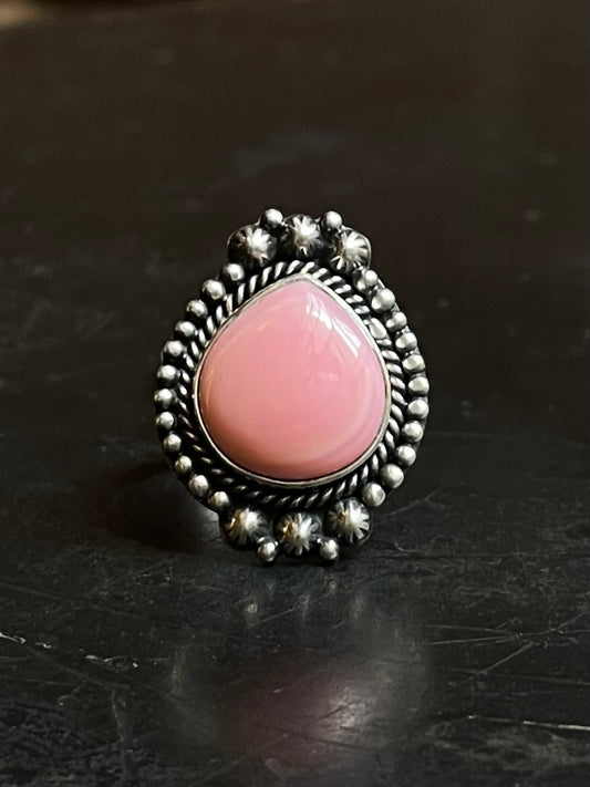 Pink Conch Oval Ring | Sterling Silver | Size 7.75 | A325