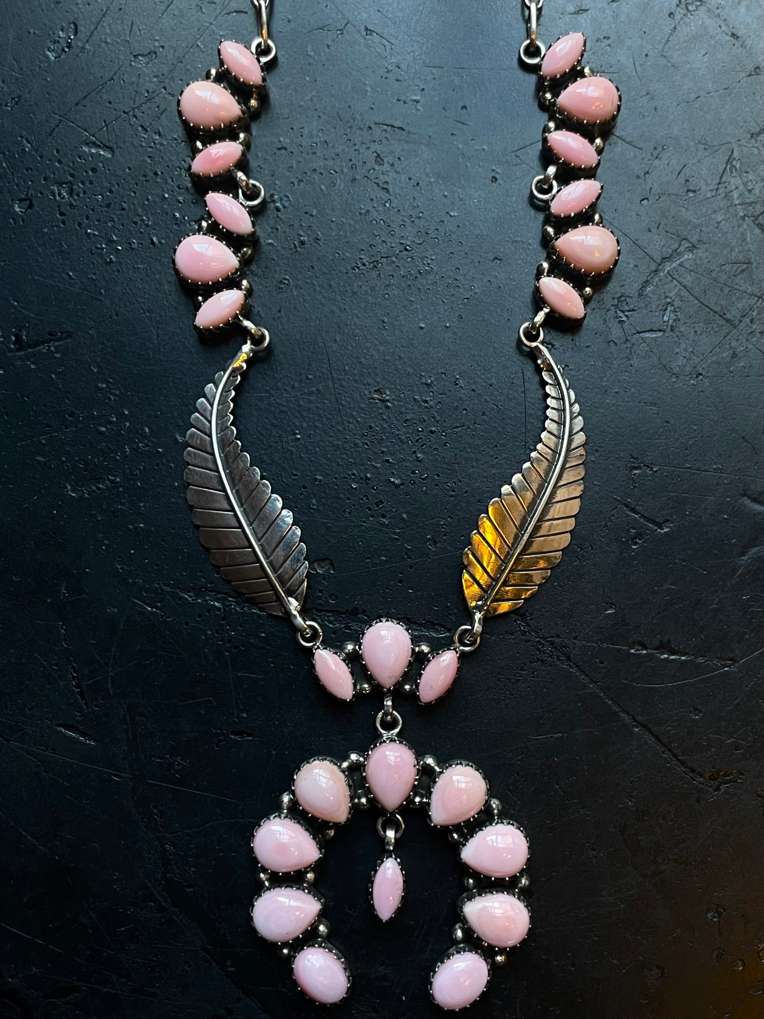 Pink Conch Naja Necklace | Leaf Detail with Cluster Drop | 925 Silver E587