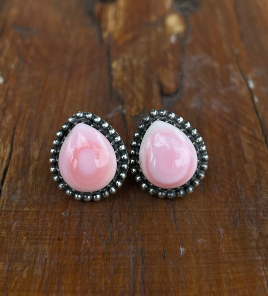 Pink Conch Tear Drop Stud Earrings | 925 Sterling Silver B964