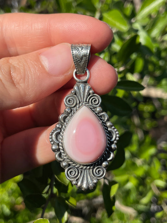 Pink Conch Teardrop Pendant | Sterling Silver 925 B704