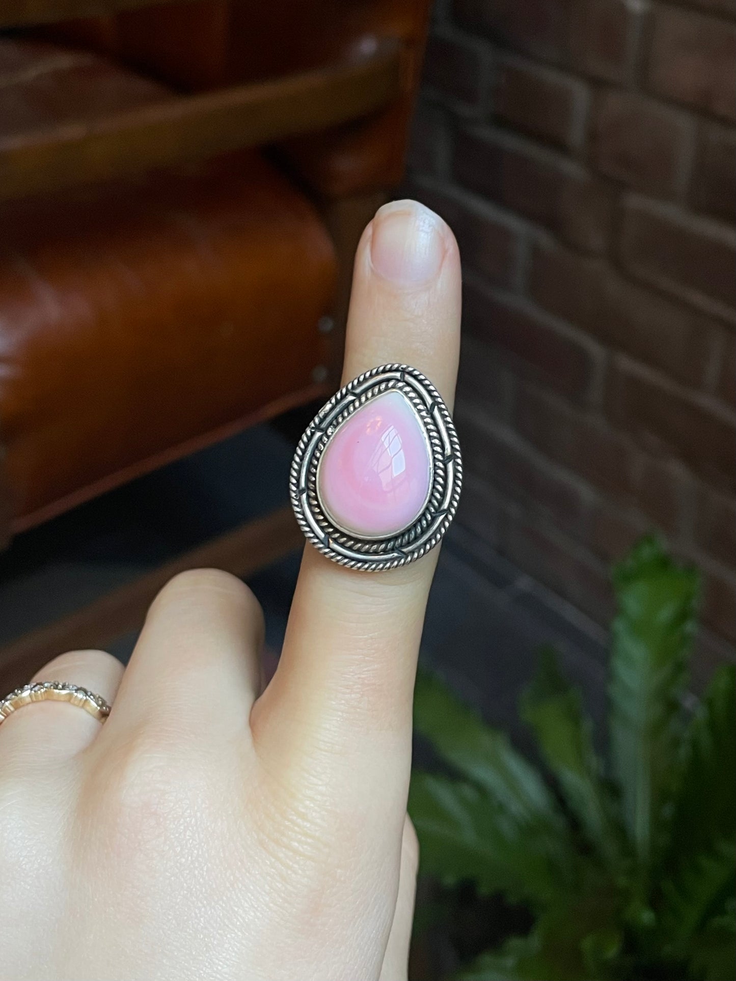 Pink Conch Tear Drop Ring | 925 Sterling Silver Size 7.5 E468