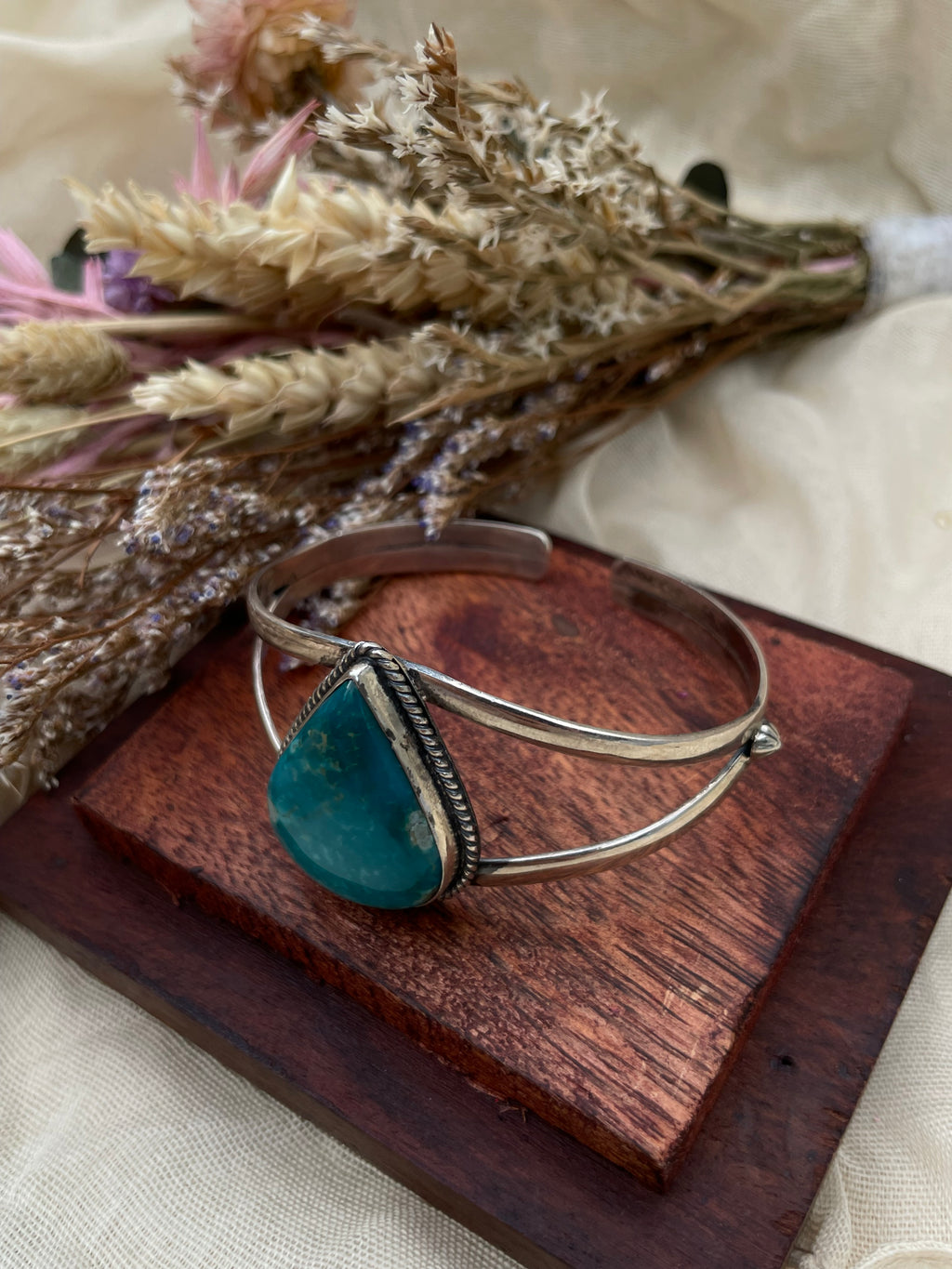 Turquoise Teardrop Cuff Bracelet | 925 Sterling Silver D281