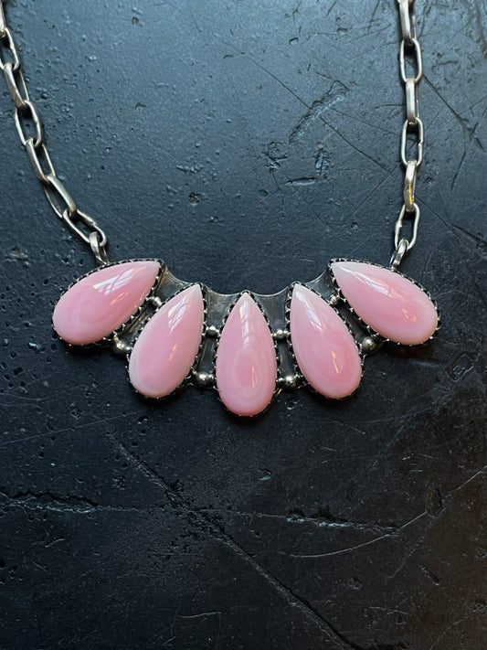 Pink Conch Necklace | Graduated Teardrop Bar | 925 Silver E571