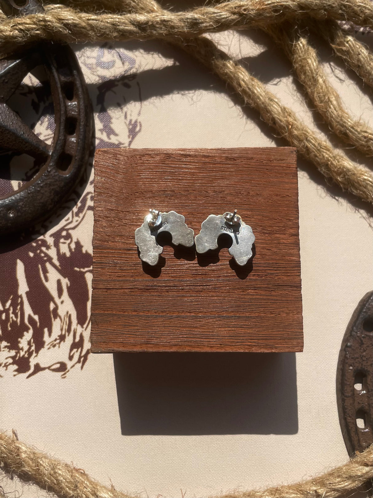 Spiny Oyster Heart Stud Earrings | 925 Sterling Silver G714