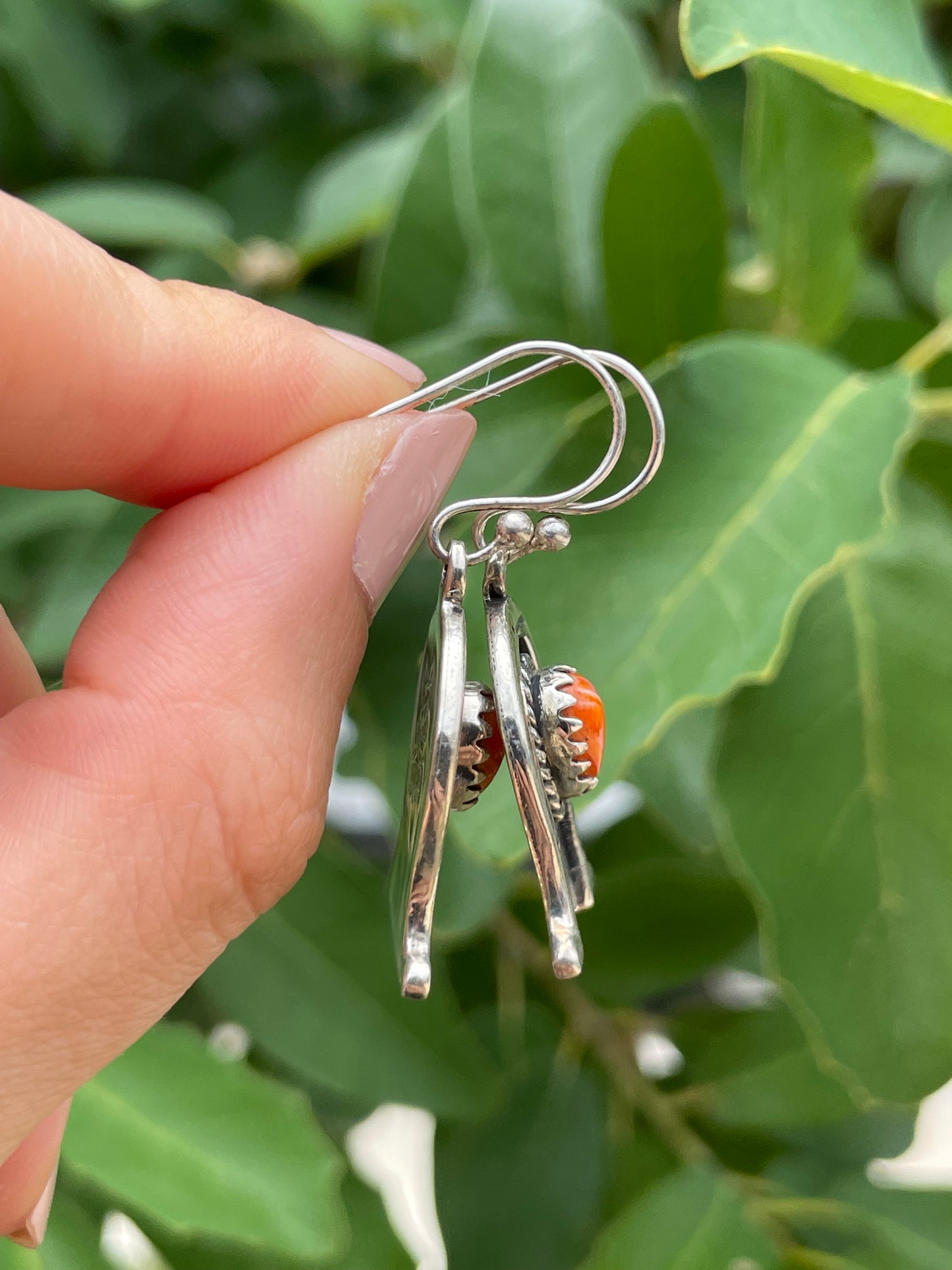 Spiny Oyster Horse Shoe Hook Earrings | 925 Sterling Silver D190