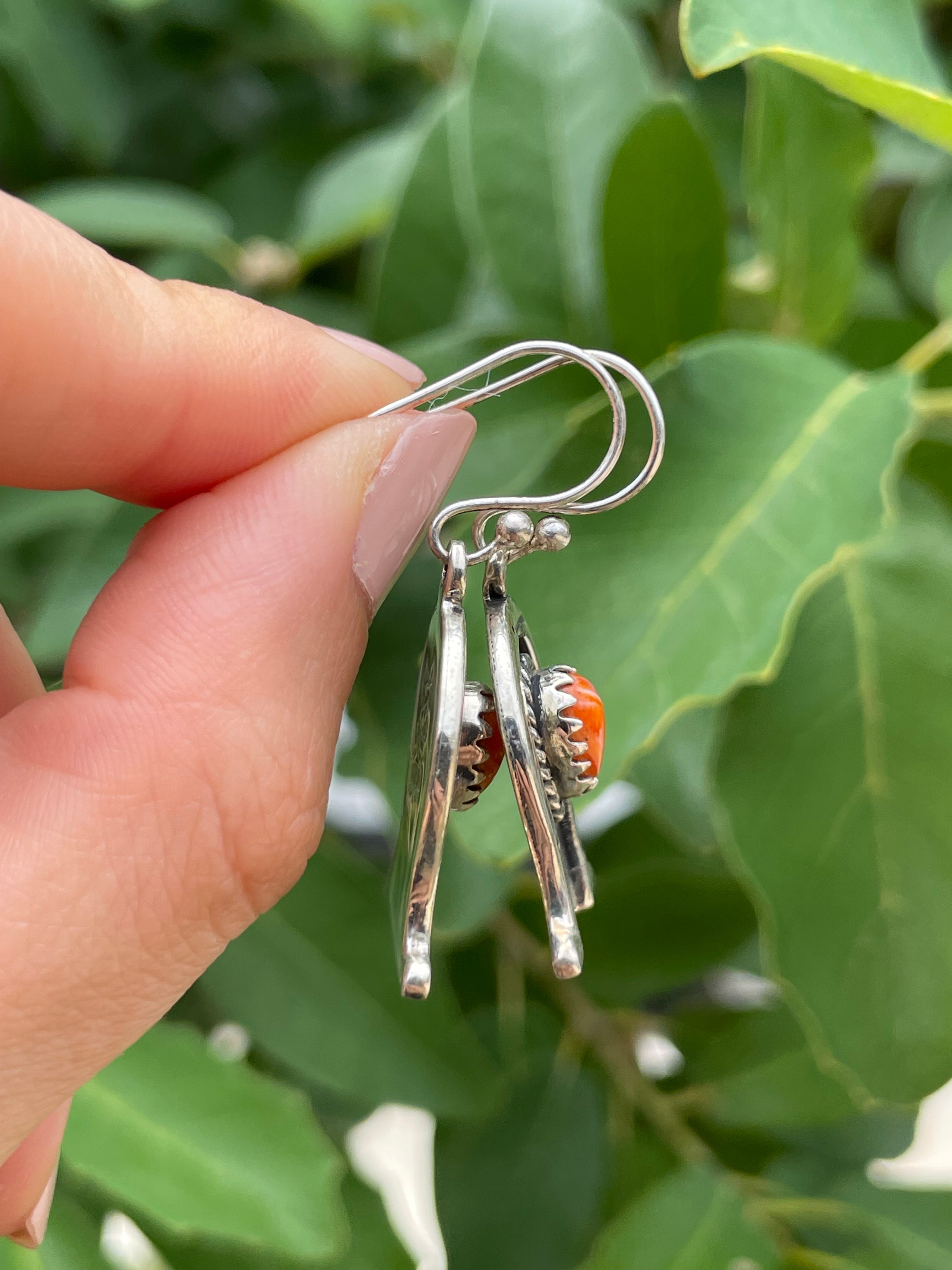 Spiny Oyster Horse Shoe Hook Earrings | 925 Sterling Silver D190