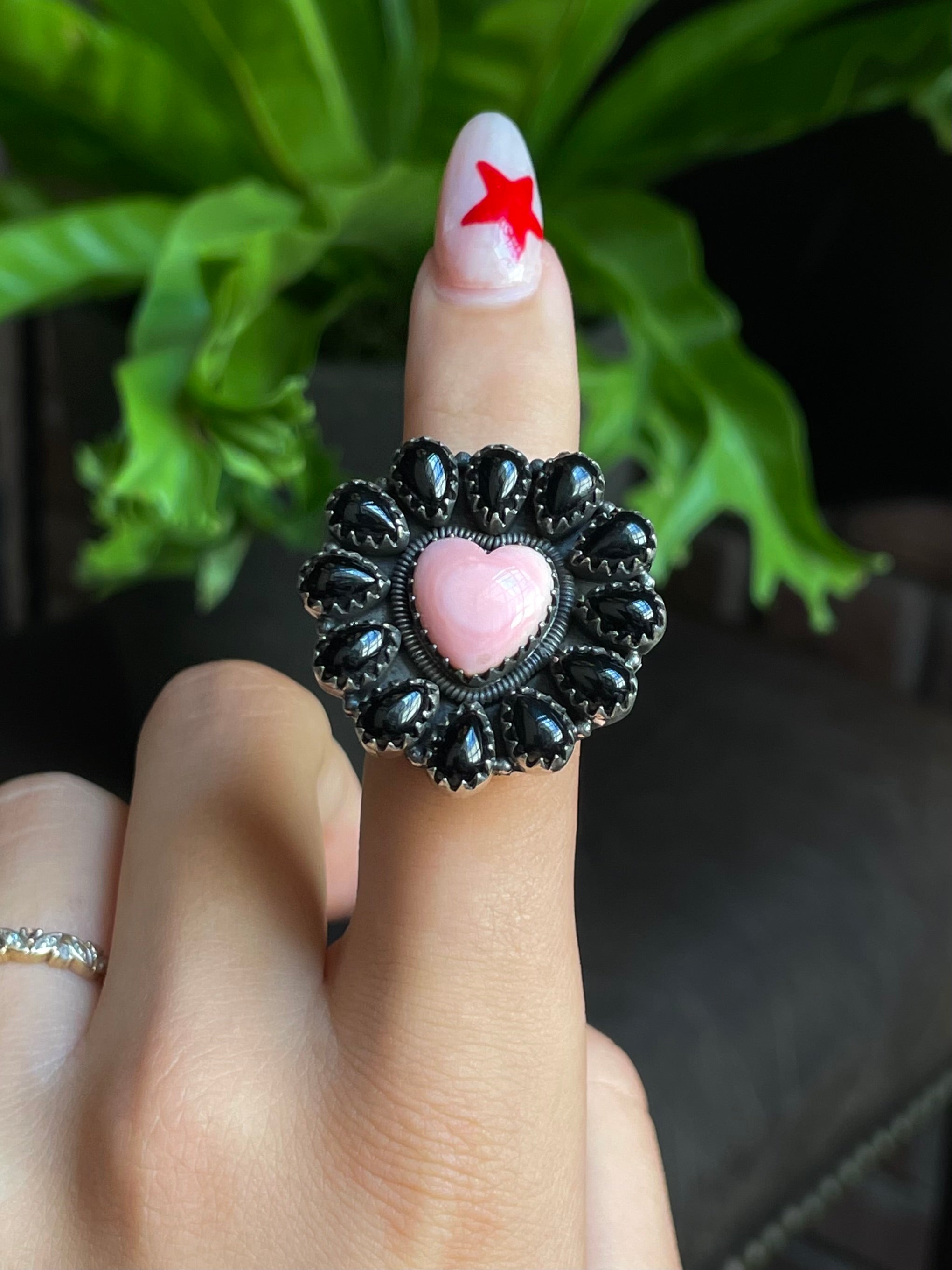 Black Onyx & Pink Conch Flower Ring | 925 Sterling Silver Size 7 G567