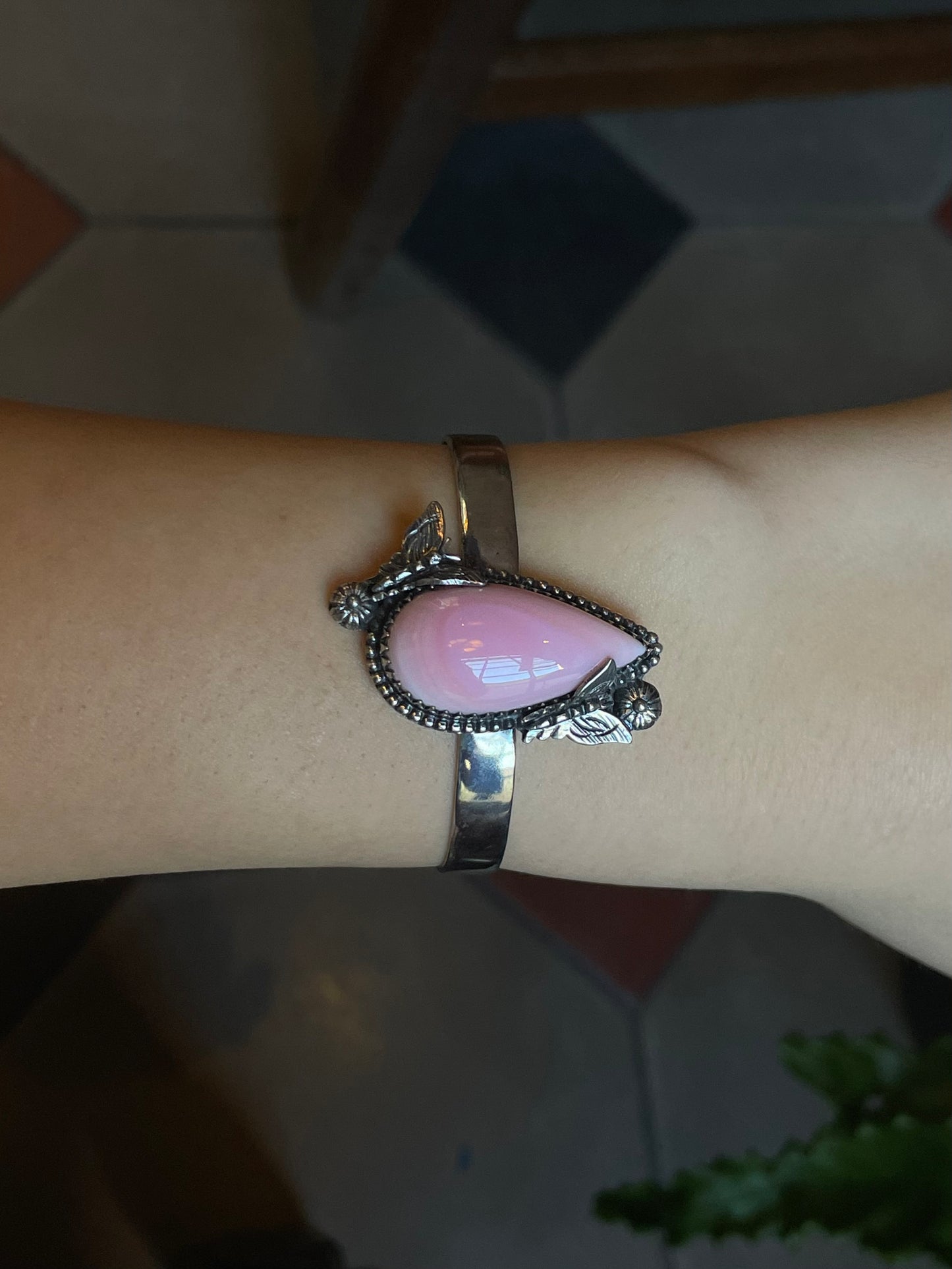 Pink Conch Teardrop Butterfly Floral Cuff | 925 Sterling Silver E498