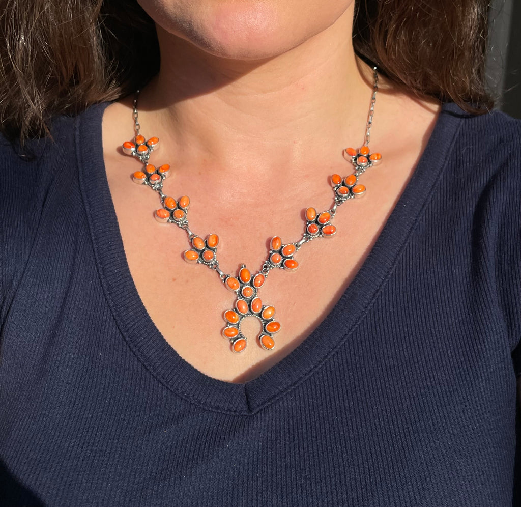 Spiny Oyster Naja Necklace | Floral Cluster Stations | 925 Silver E592