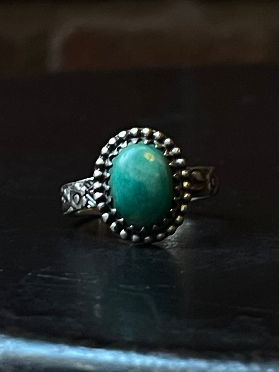 Kingman Turquoise Oval Ring | Sterling Silver | Size 8 | A258