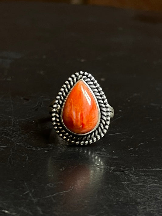 Spiny Oyster Teardrop Ring | Sterling Silver | Size 7 | A760