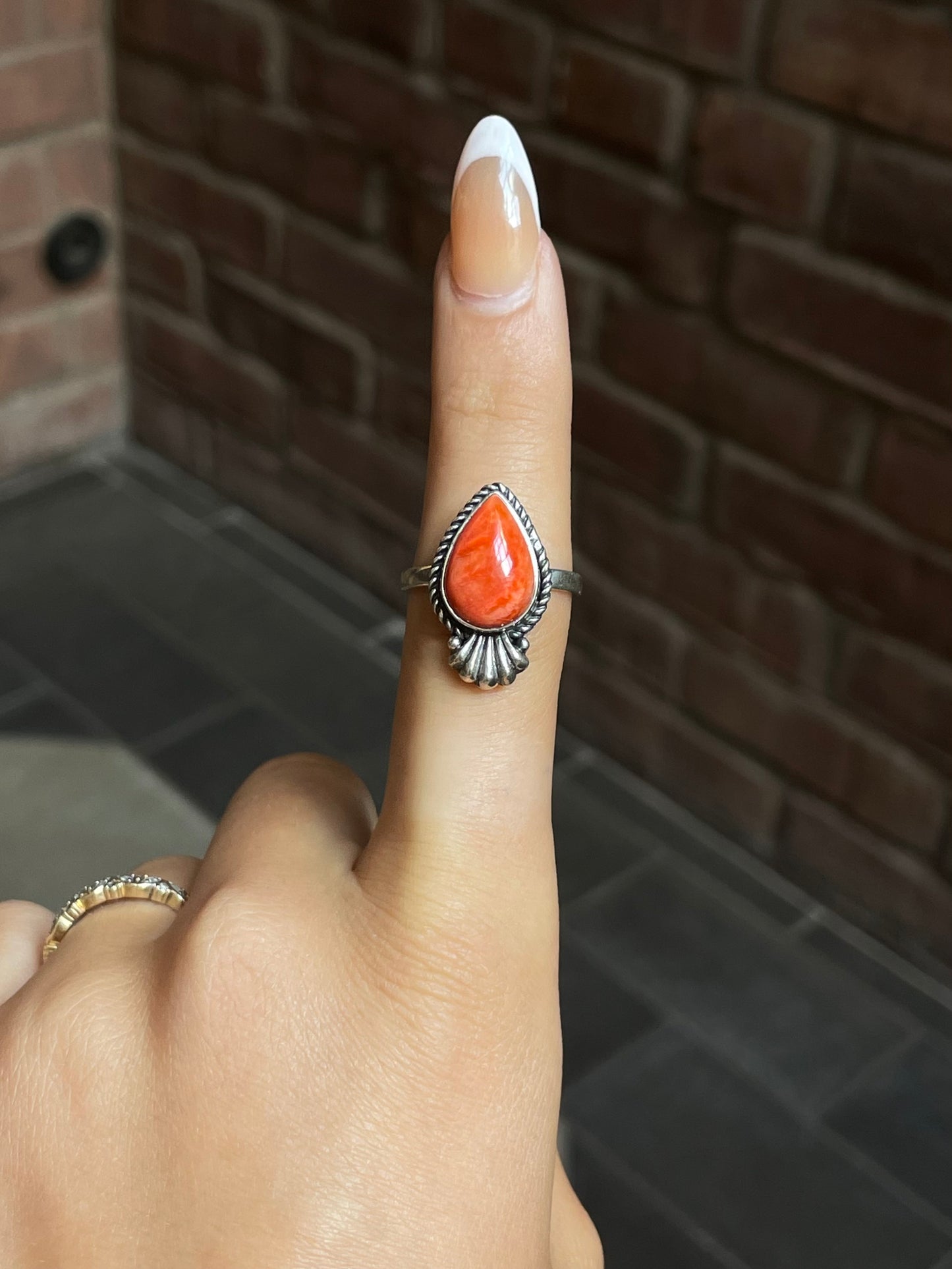 Spiny Oyster Teardrop Ring | Sterling Silver | Size 9 | A735