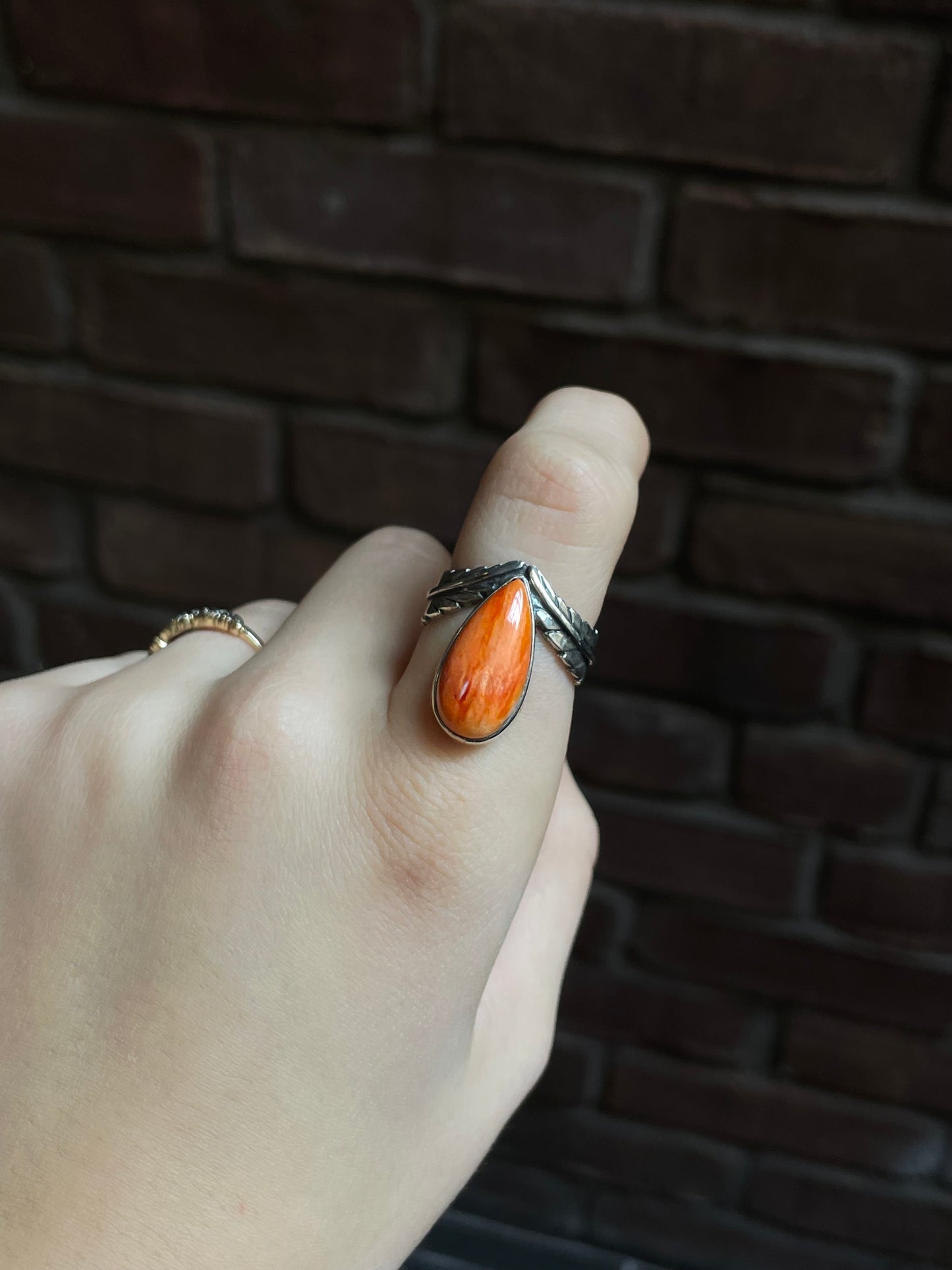 Spiny Oyster Feather Ring Size 9 | 925 Sterling Silver C929