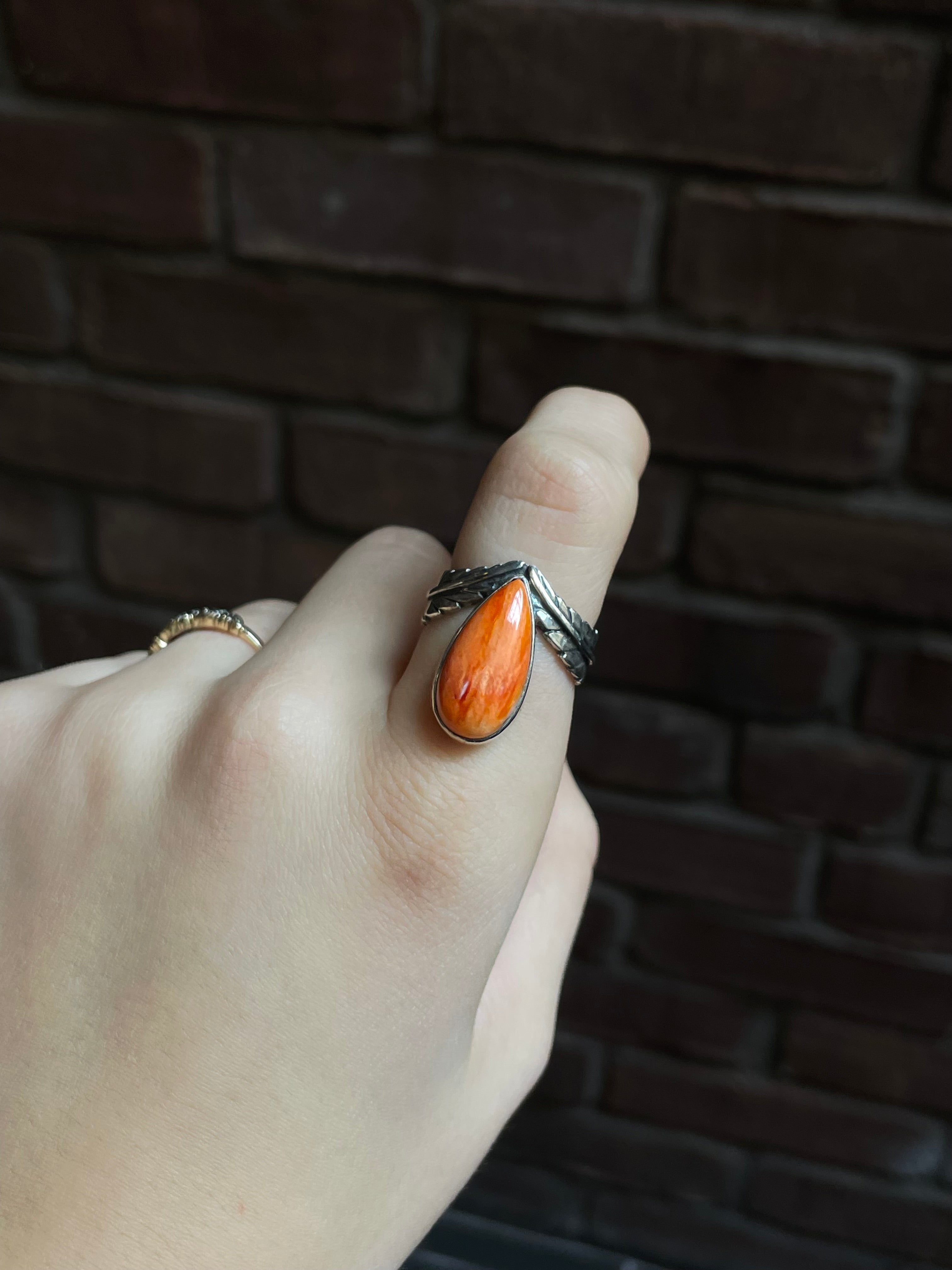 Spiny Oyster Feather Ring Size 9 | 925 Sterling Silver C929
