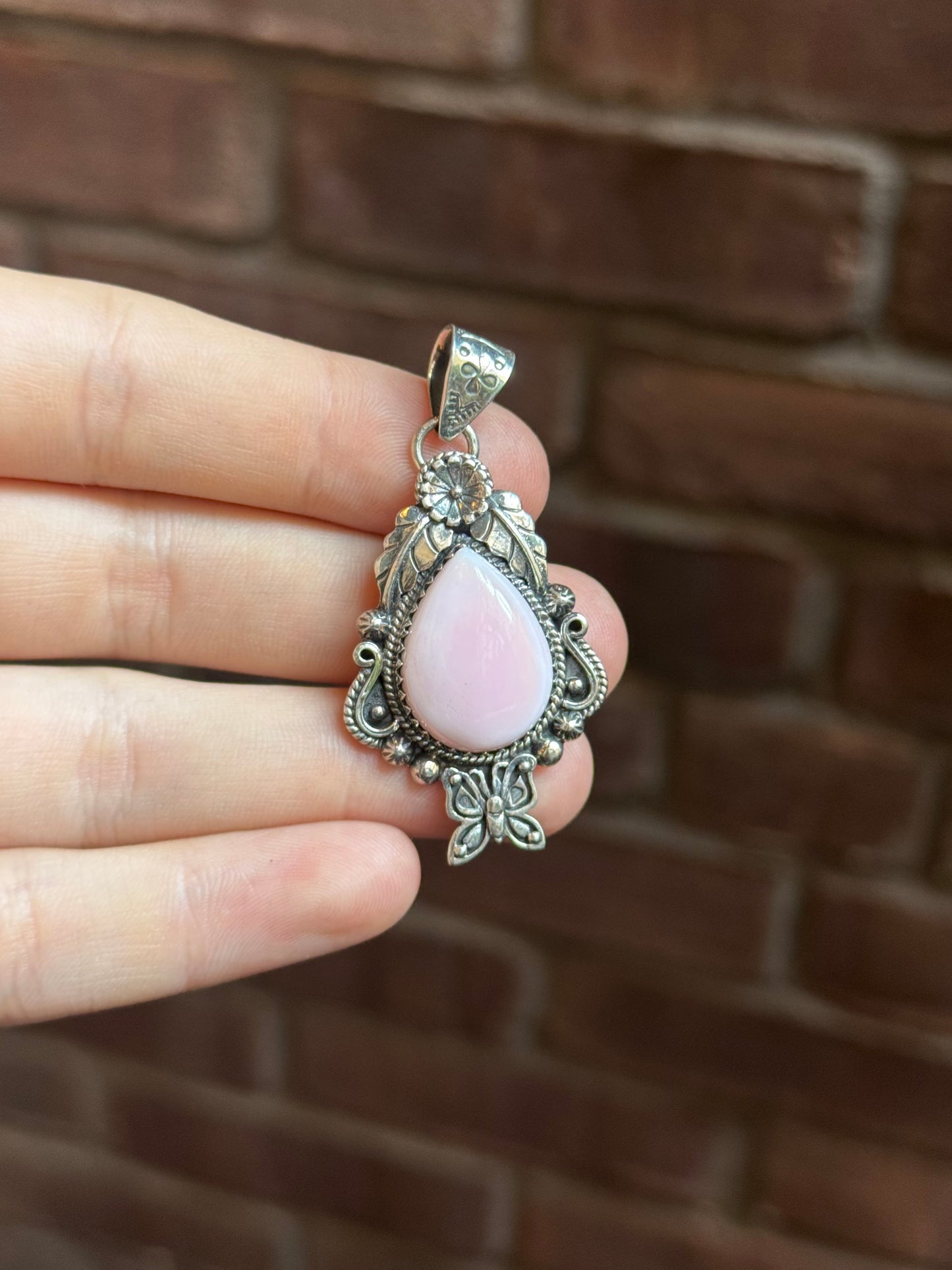 Pink Conch Teardrop Pendant | Sterling Silver | A927
