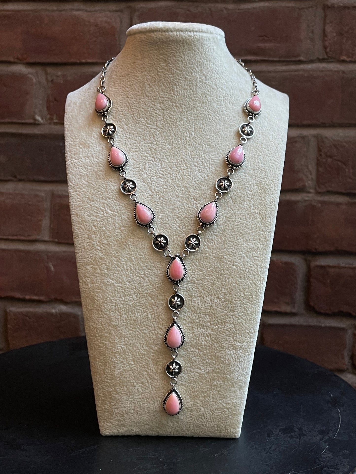 Pink Conch Tear Drop Necklace | 925 Sterling Silver E368