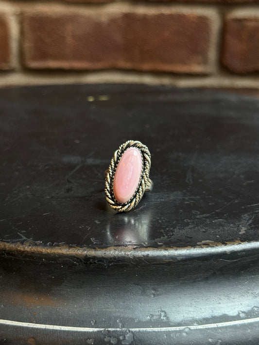 Pink Conch Oval Ring | 925 Sterling Silver | Size 8 C204