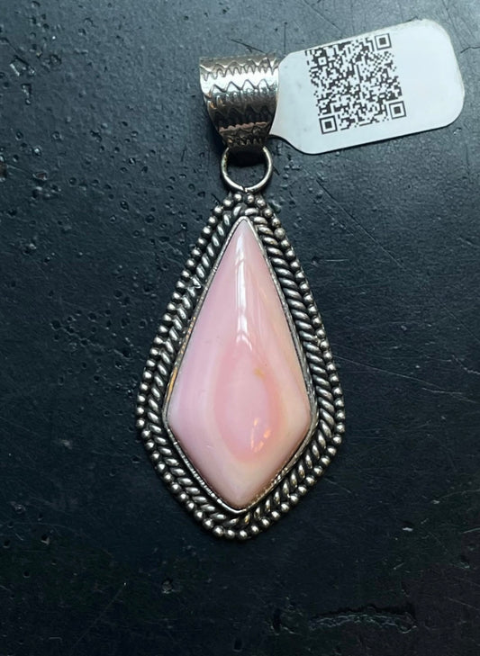 Triangle Pink Conch Pendant | Sterling Silver | A543